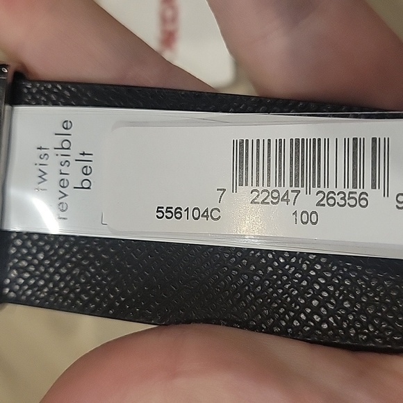 NEW! MICHAEL KORS Reversible Black & White Vegan Leather Belt Small. - Picture 3 of 5